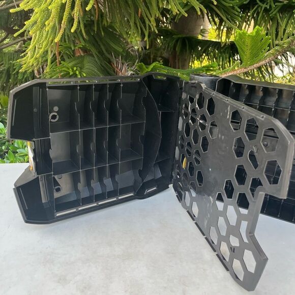 Hot Wheels Carrying Case w/ Retractable Handle - Picture 6 of 7